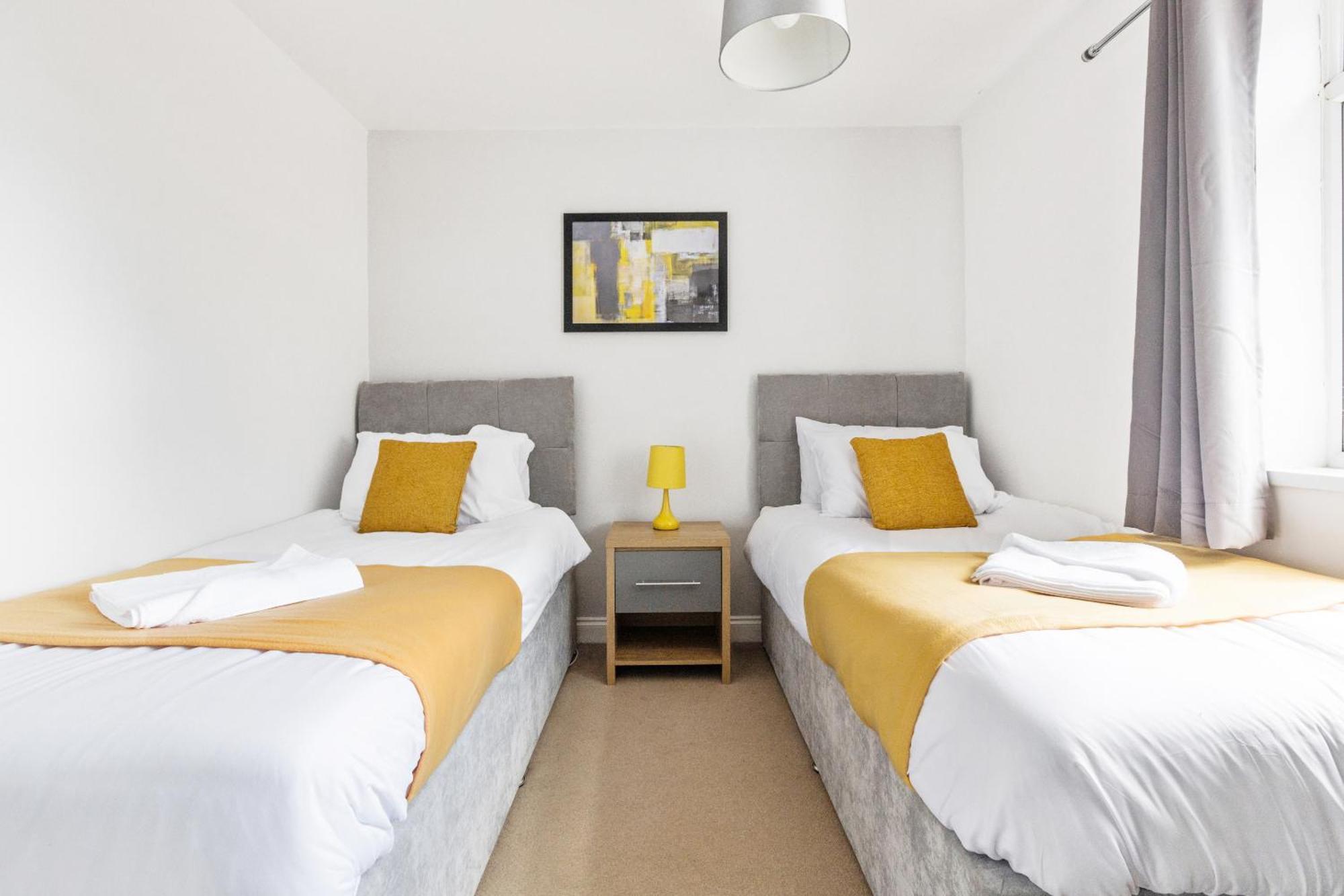 Opp B'Ham - Freshly Refurbished Walls And Carpets! Big Savings Booking 7 Days Or More! Apartment Marston Green Exterior photo