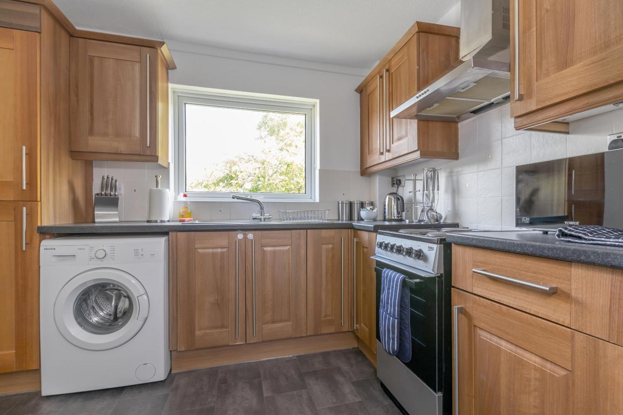 Opp B'Ham - Freshly Refurbished Walls And Carpets! Big Savings Booking 7 Days Or More! Apartment Marston Green Exterior photo